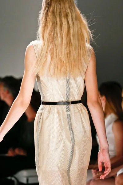 Look 18